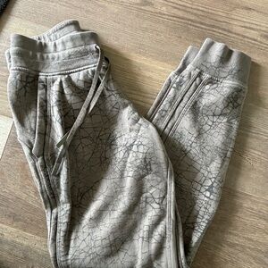 Lululemon warm joggers size 4